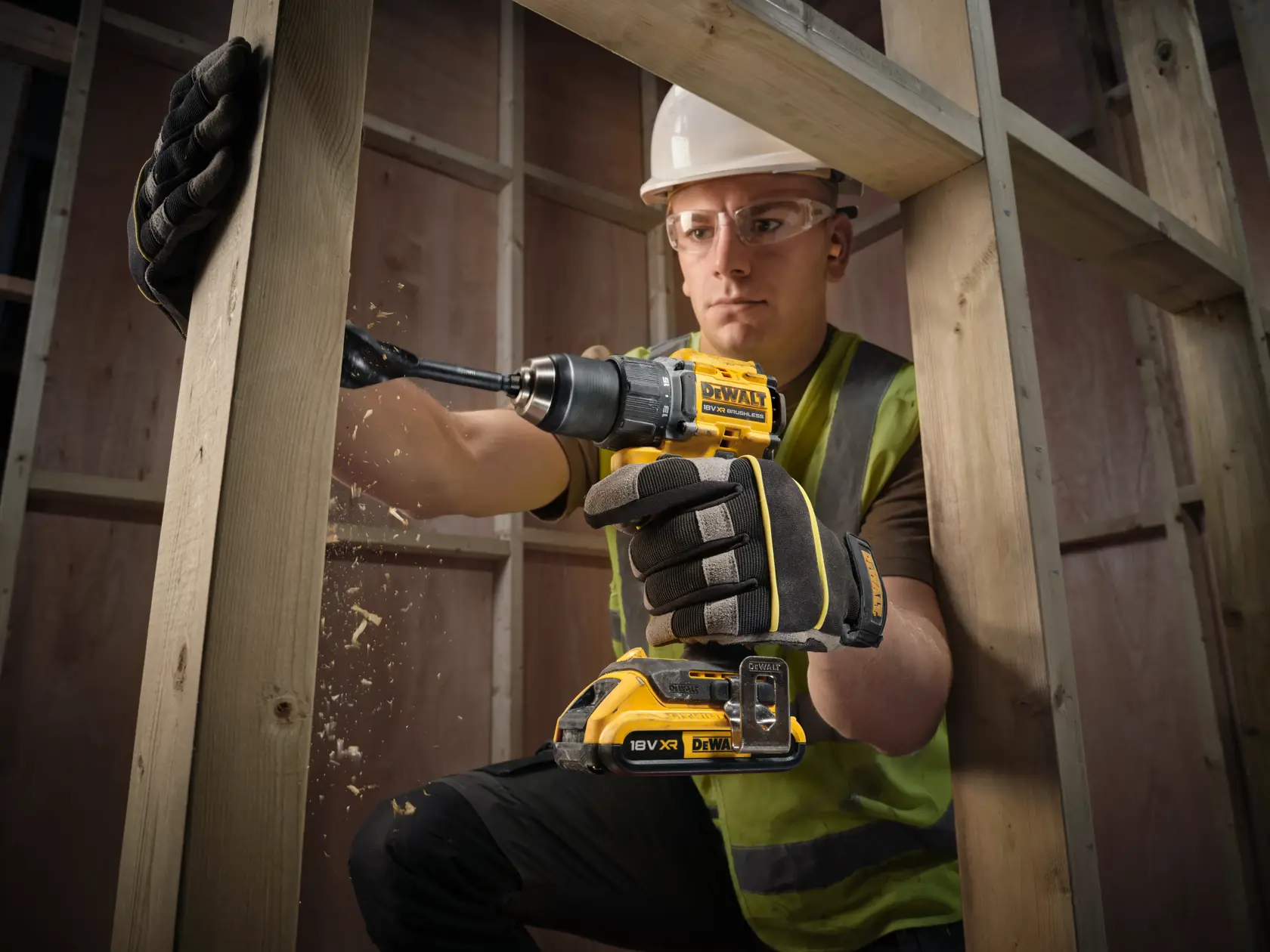 18V XR Wiertarko-wkrętarka kompaktowa bezszczotkowa - 2 x 4Ah