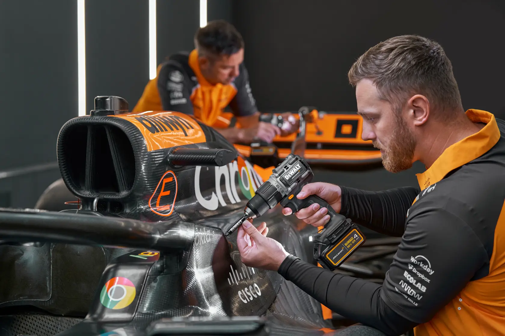 Wiertarko-wkrętarka z udarem z silnikiem bezszczotkowym DEWALT® x McLaren F1 Team 18V XR - 1 x 4AH