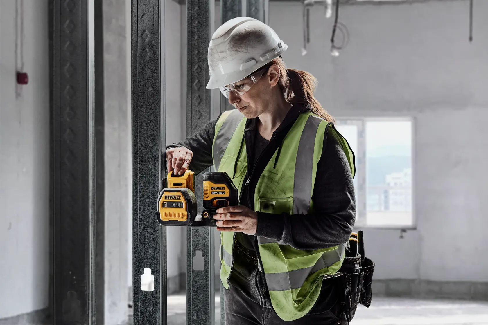 Zestaw z laserem krzyżowym o zielonej wiązce DEWALT® 12/18 V