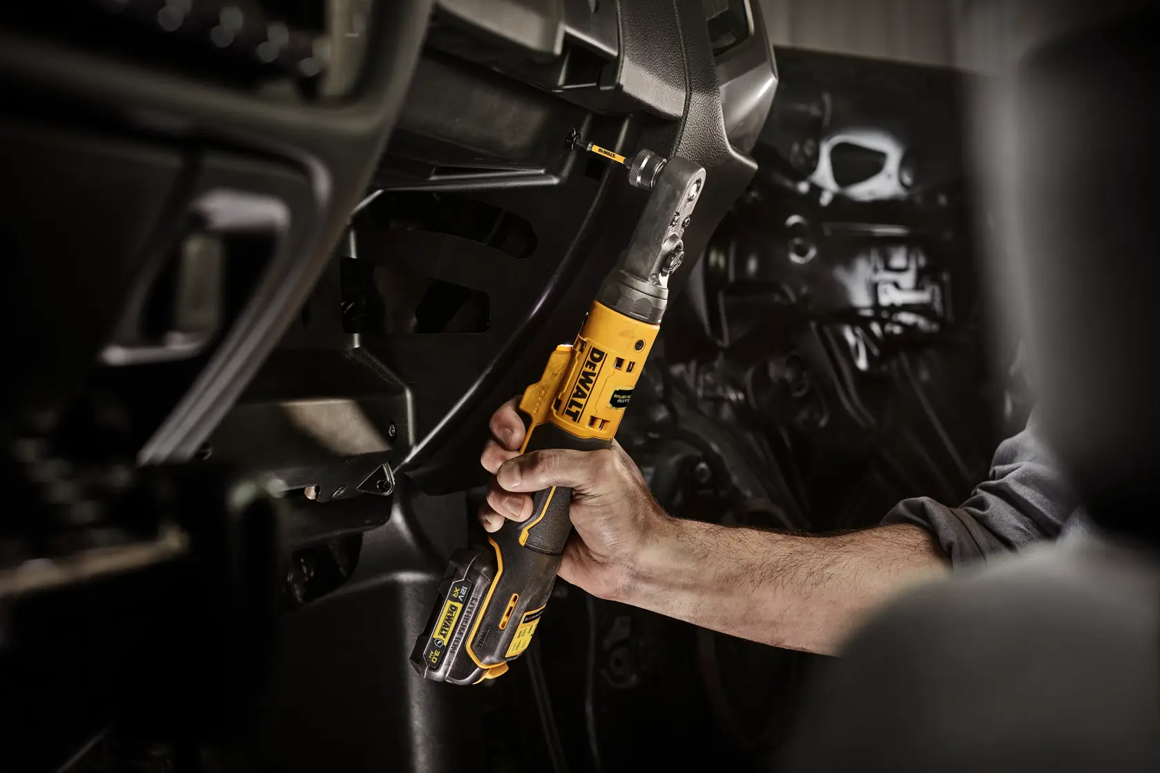 Bezszczotkowa grzechotka z uszczelnioną głowicą 12V XR 3/8" i 1/4" - samo urządzenie