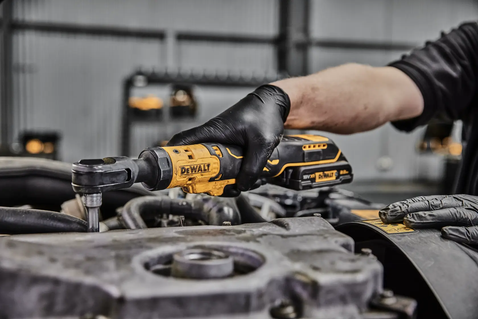 Bezszczotkowa grzechotka z otwartą głowicą 3/8 cala DEWALT® 18V XR® (samo narzędzie)