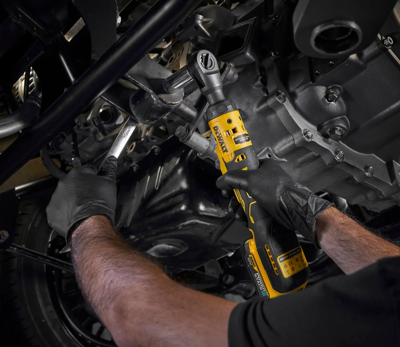Bezszczotkowa grzechotka z otwartą głowicą 3/8 cala DEWALT® 18V XR® (samo narzędzie)