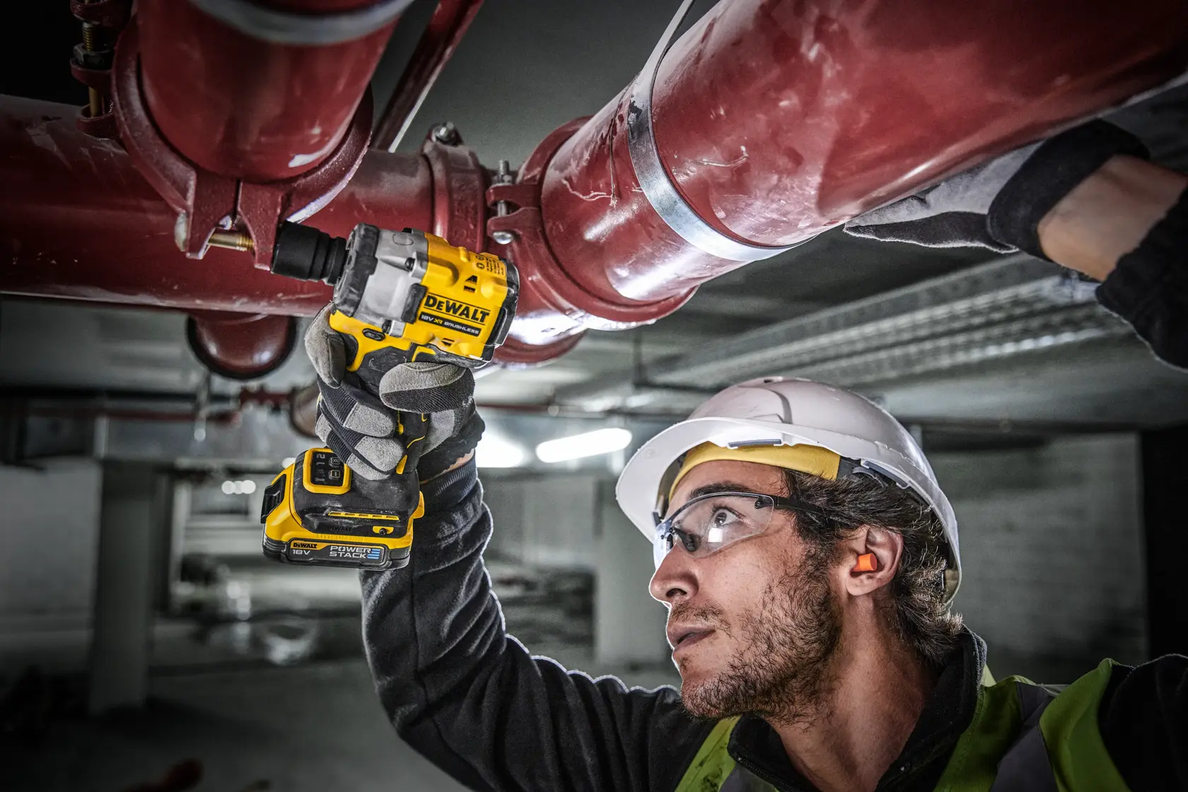18 V XR Bezszczotkowy kompaktowy klucz udarowy z kowadełkiem i pierścieniem mocującym 1/2" — 2 X POWERSTACK™ Compact