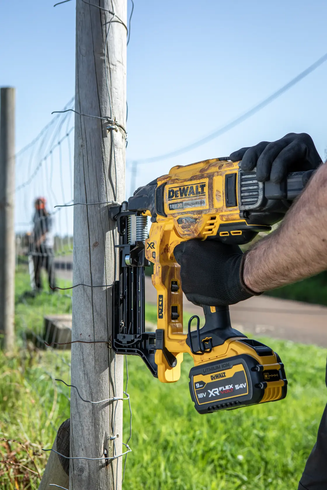 18V XR Zszywacz do ogrodzeń 2 X 5Ah