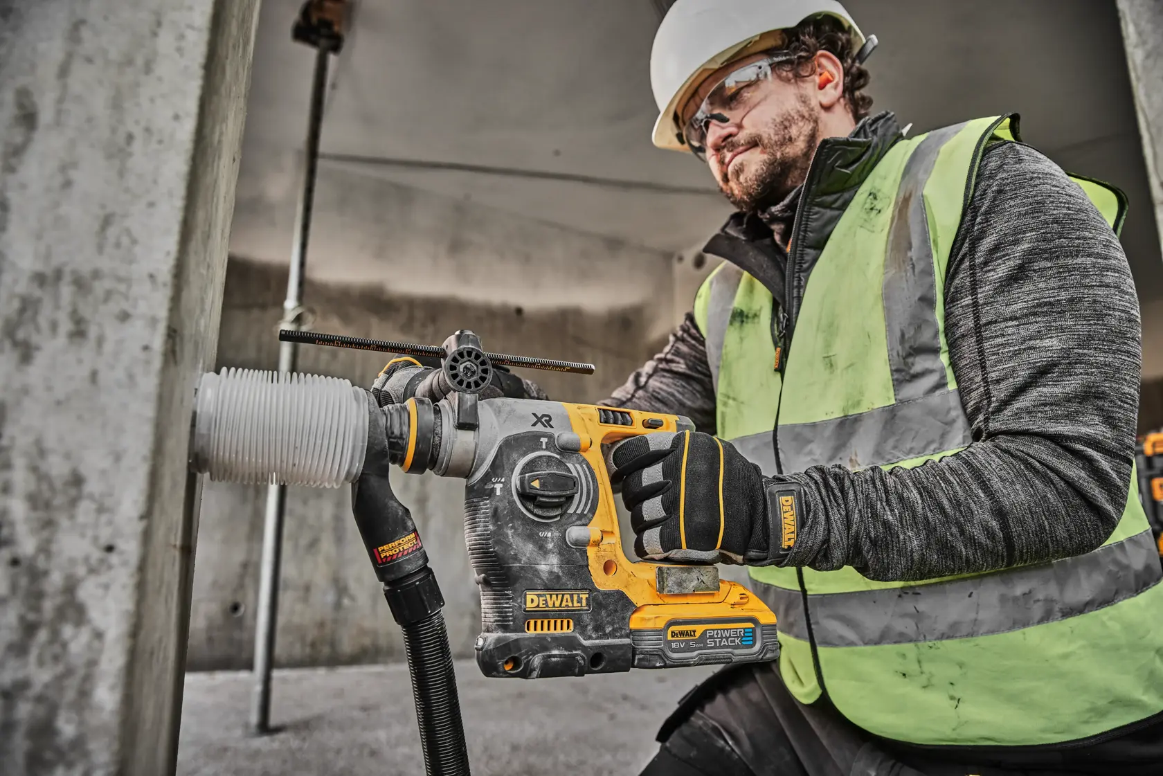 Młotowiertarka SDS-Plus 18V XR 24 mm z silnikiem bezszczotkowym - 2 x POWERSTACK™ 5AH