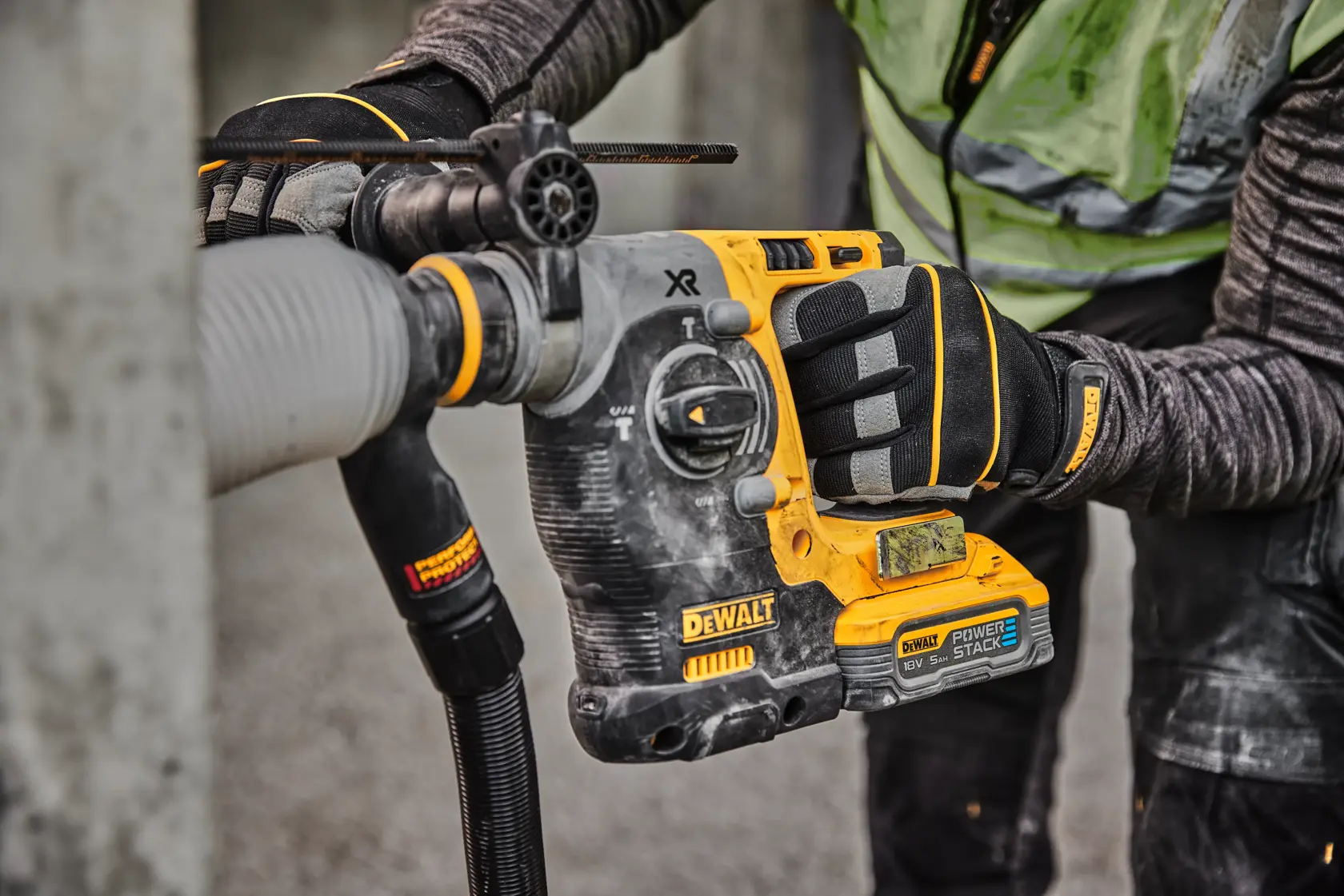 Młotowiertarka SDS-Plus 18V XR 24 mm z silnikiem bezszczotkowym - 2 x POWERSTACK™ 5AH