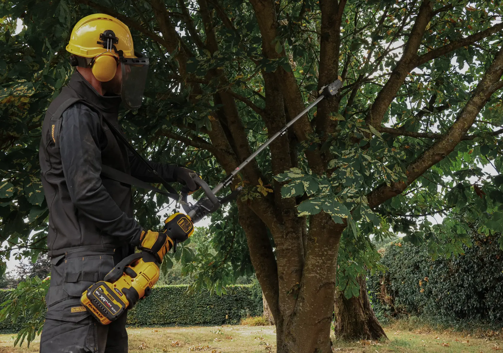 Przystawka DEWALT® z dzielonym wysięgnikiem do piły łańcuchowej na wysięgniku