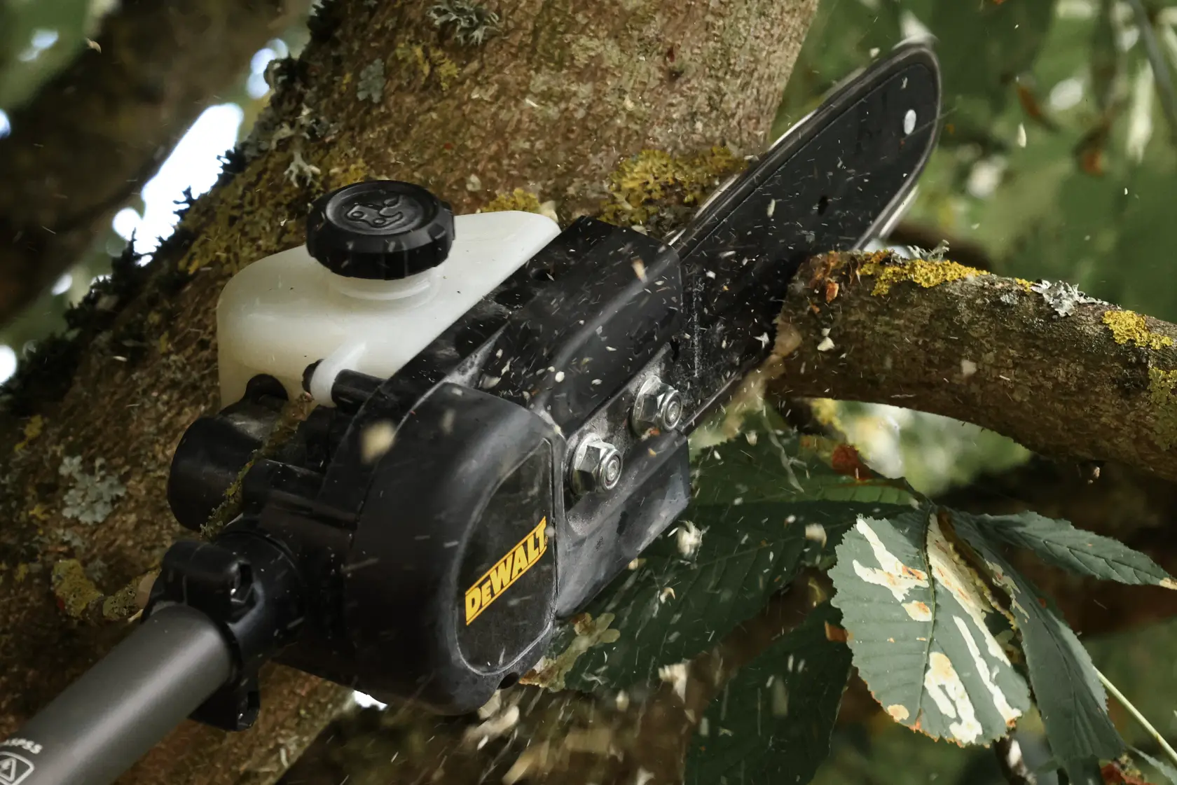 Przystawka DEWALT® z dzielonym wysięgnikiem do piły łańcuchowej na wysięgniku