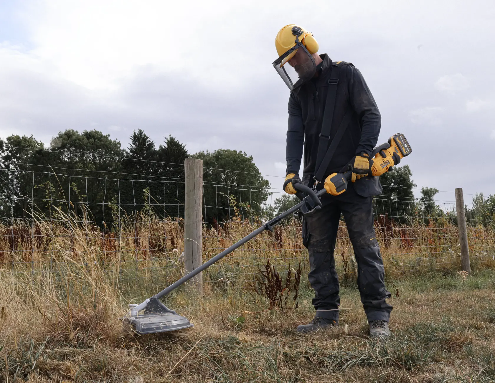 Przystawka DEWALT® z dzielonym wysięgnikiem do podkaszarki żyłkowej