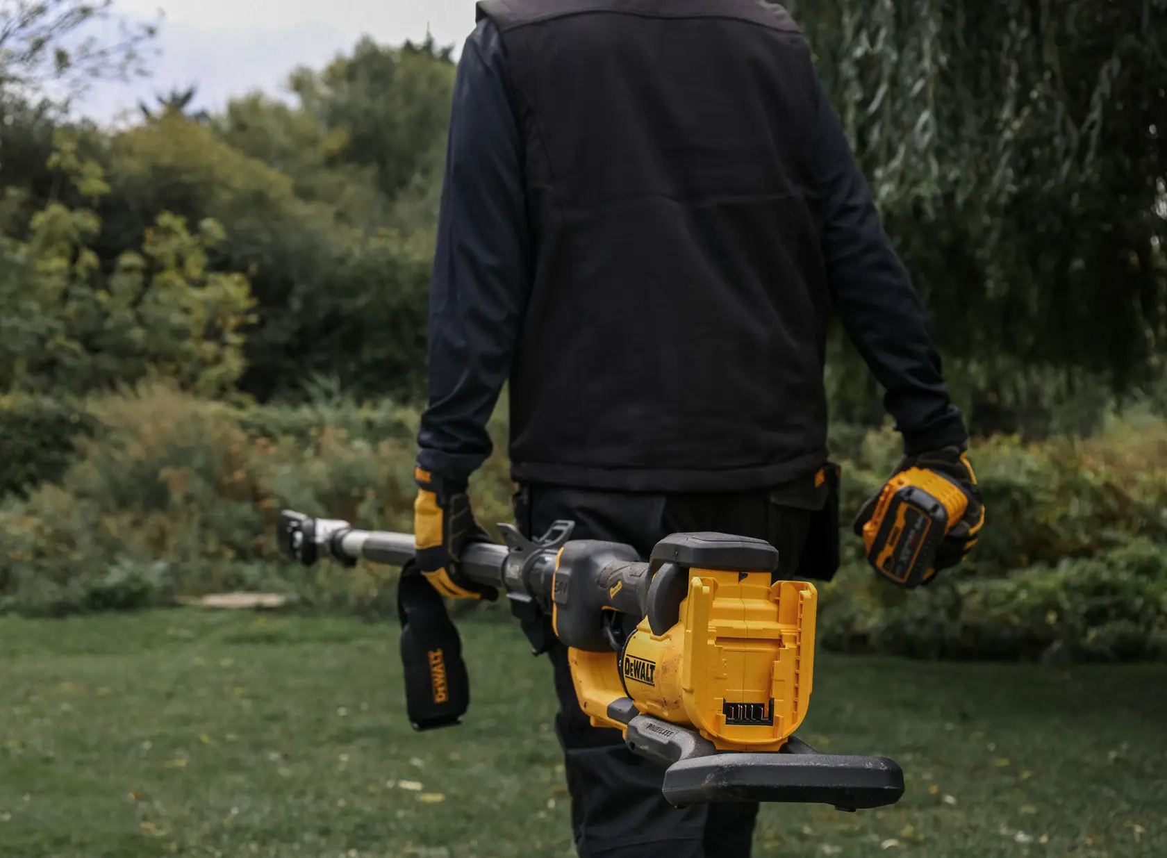 Wielofunkcyjne narzędzie ogrodowe z końcówką podkaszarki 54V XR Flexvolt Split Boom - 1 X 9Ah