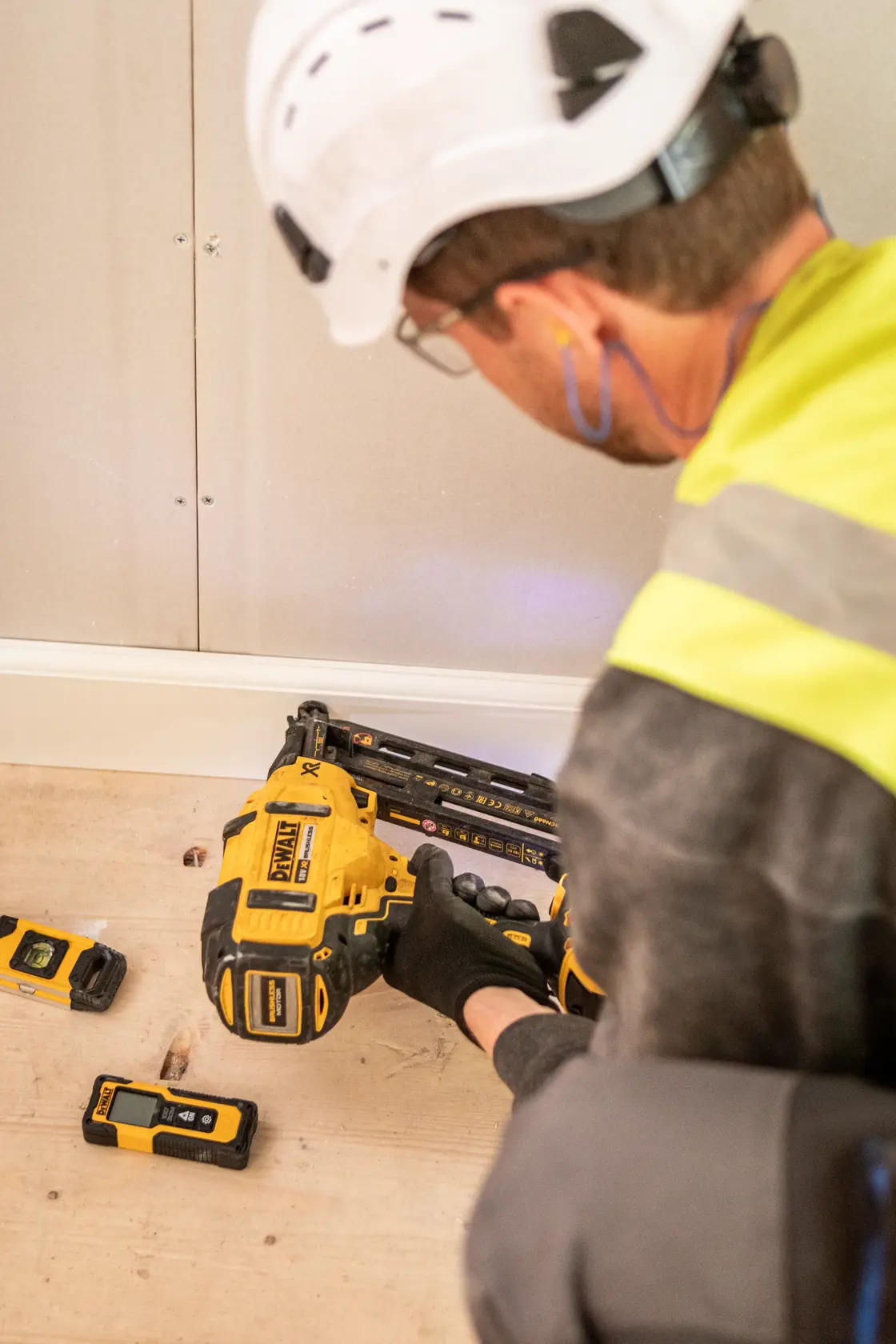 18V XR® Bezszczotkowa gwoździarka wykończeniowa 16 Ga - narzędzie bez akumulatora i ładowarki