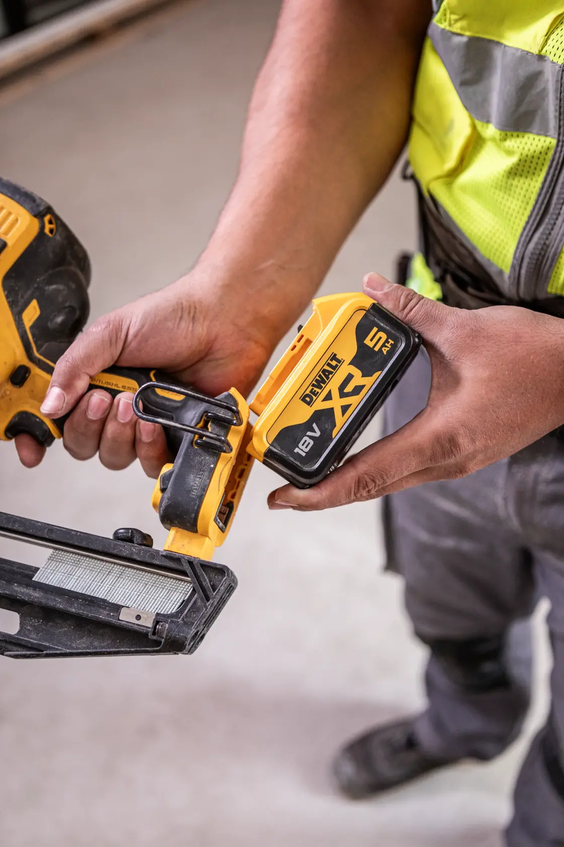 18V XR® Bezszczotkowa gwoździarka wykończeniowa 16 Ga - narzędzie bez akumulatora i ładowarki