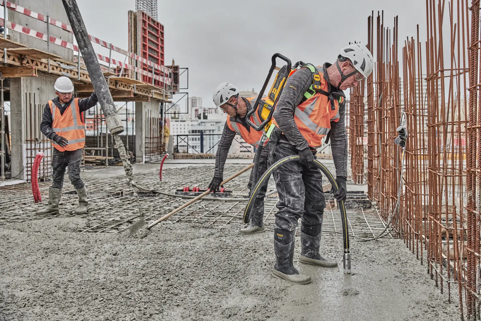 Wibrator plecakowy DEWALT® POWERSHIFT™