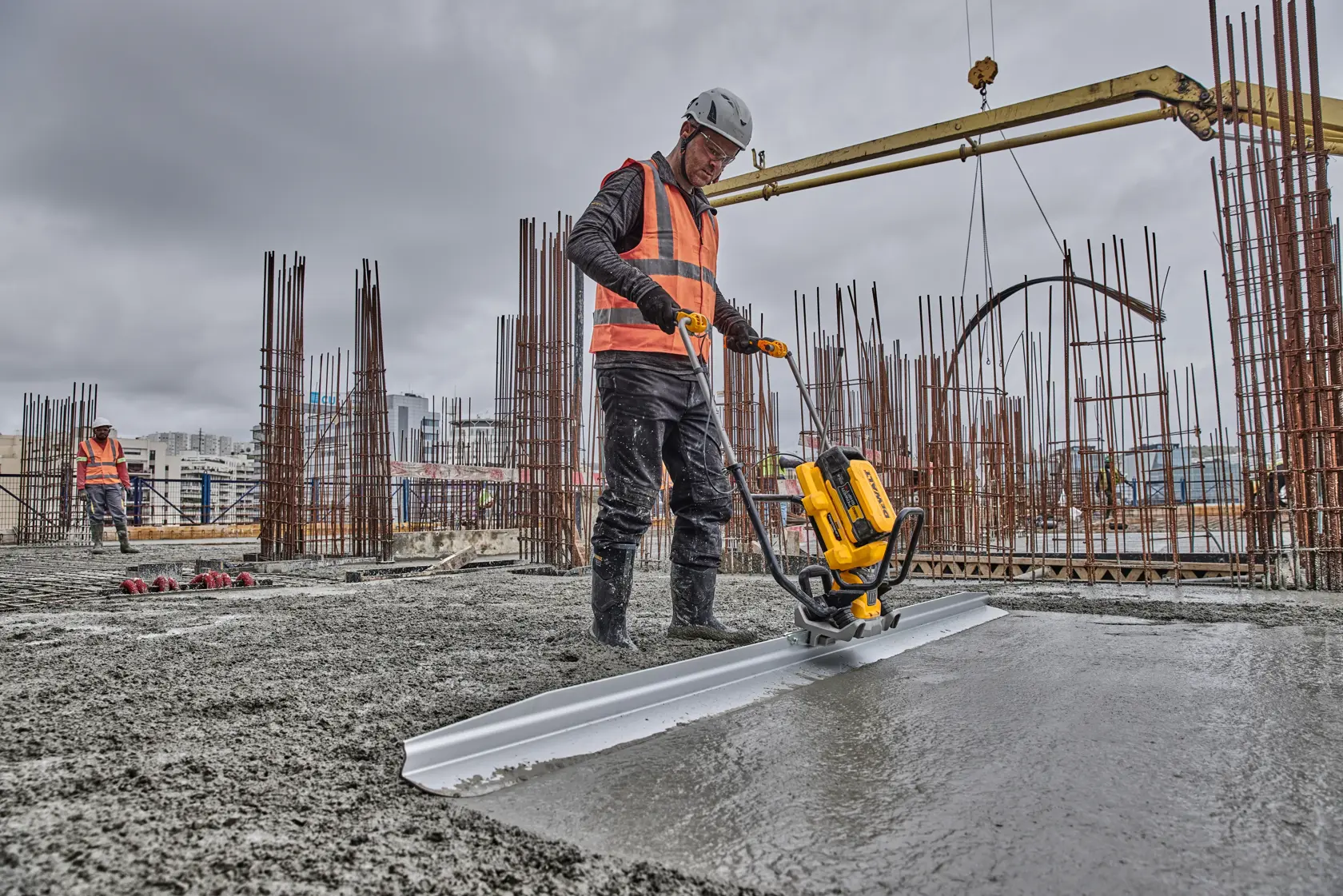 LISTWA WIBRACYJNA DO BETONU DEWALT® POWERSHIFT™