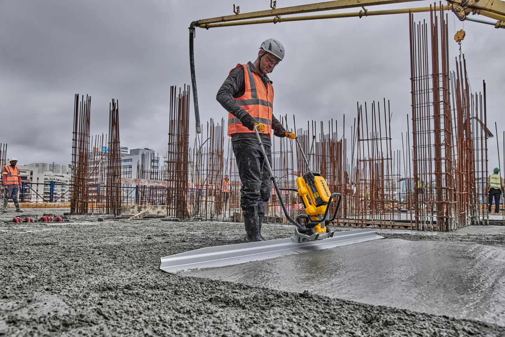LISTWA WIBRACYJNA DO BETONU DEWALT® POWERSHIFT™