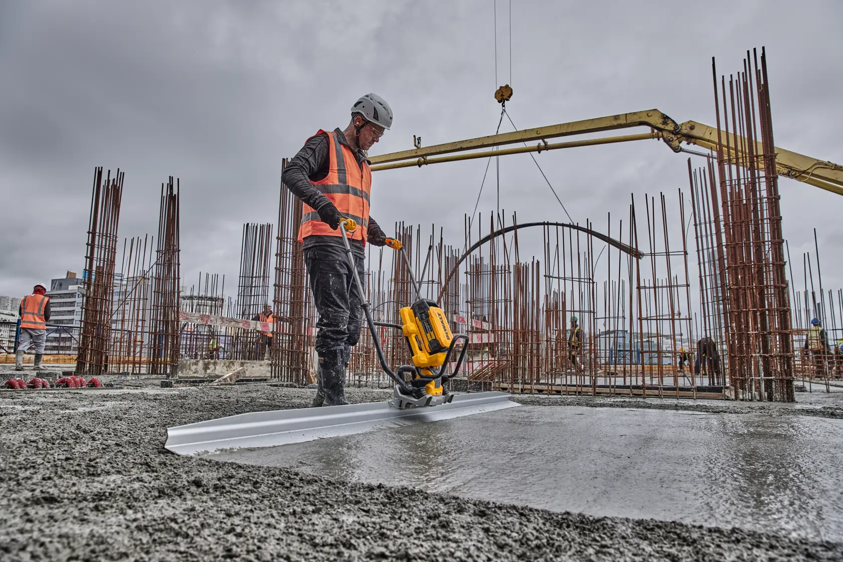 LISTWA WIBRACYJNA DO BETONU DEWALT® POWERSHIFT™