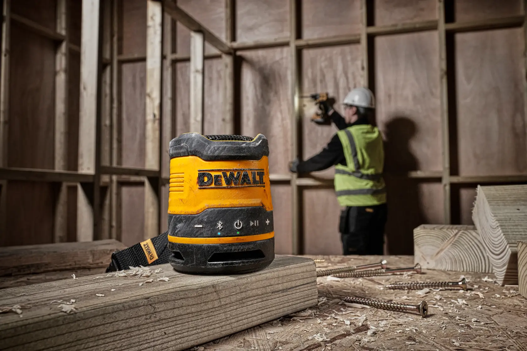Kompaktowy głośnik Bluetooth USB-C z akumulatorem DEWALT®