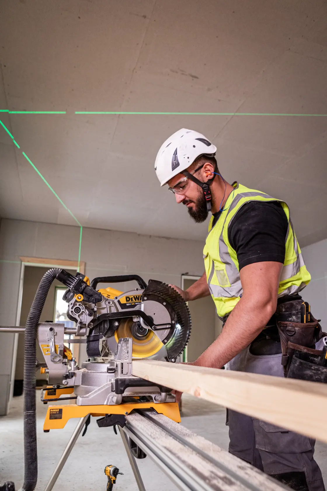 Ukośnica DEWALT® 18 V XR® 305 mm (samo narzędzie)