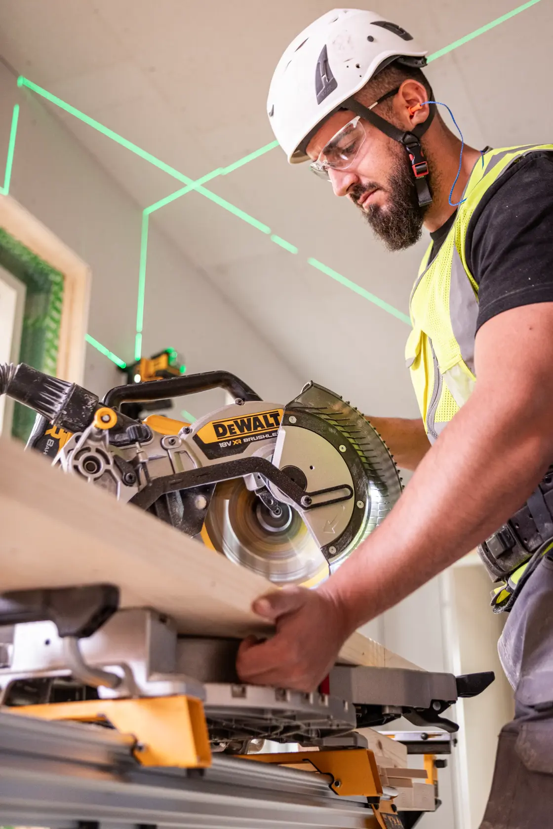 Ukośnica DEWALT® 18 V XR® 305 mm (samo narzędzie)