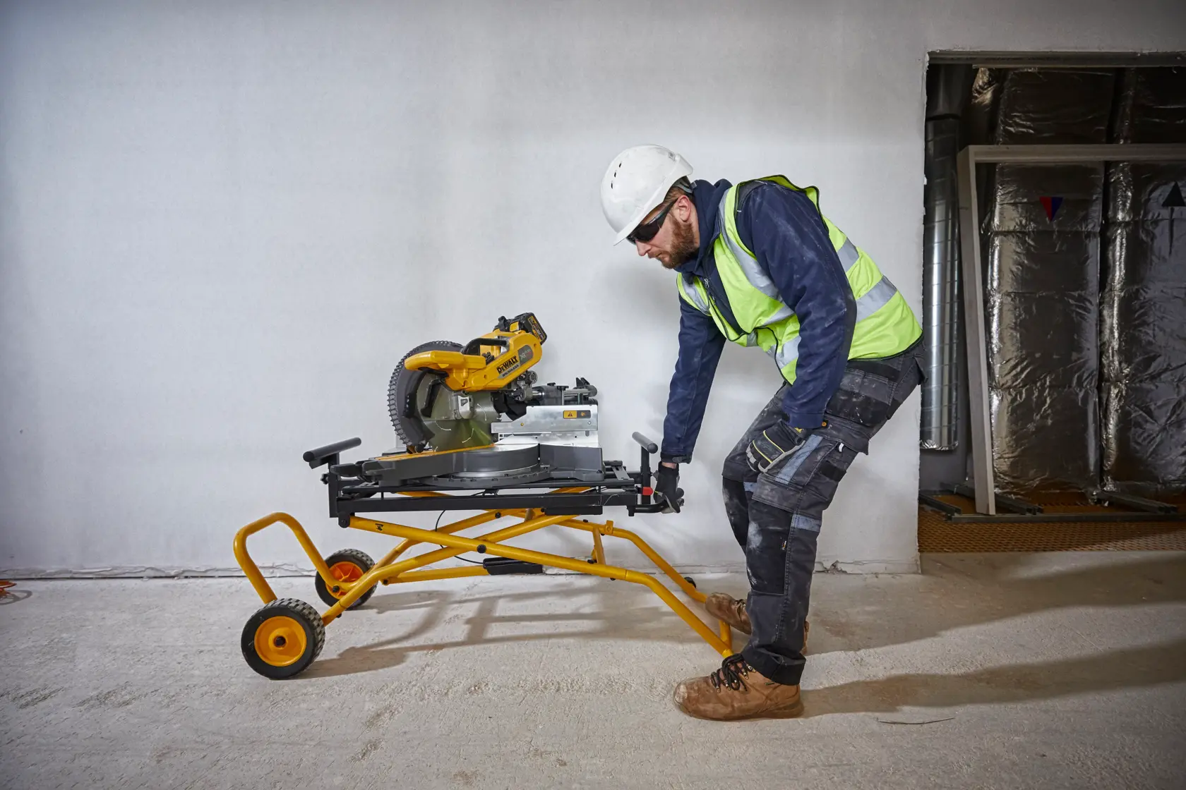 Mobilny stół roboczy do pilarki ukosowej