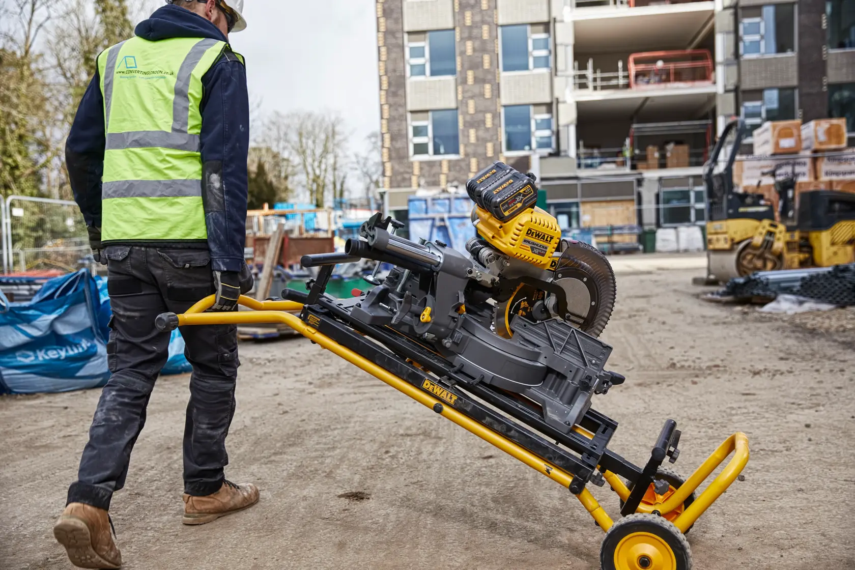 Mobilny stół roboczy do pilarki ukosowej