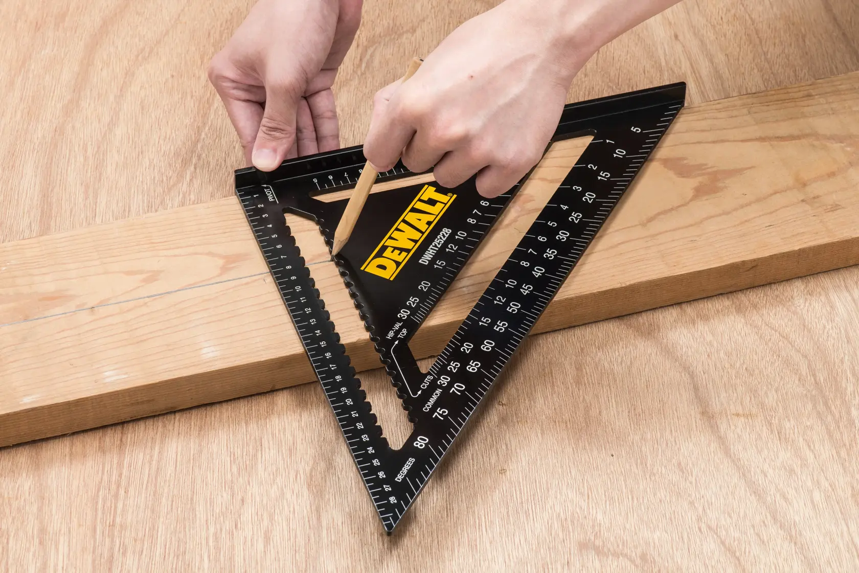 Kątownik ciesielski DEWALT®®metryczny 18 cm