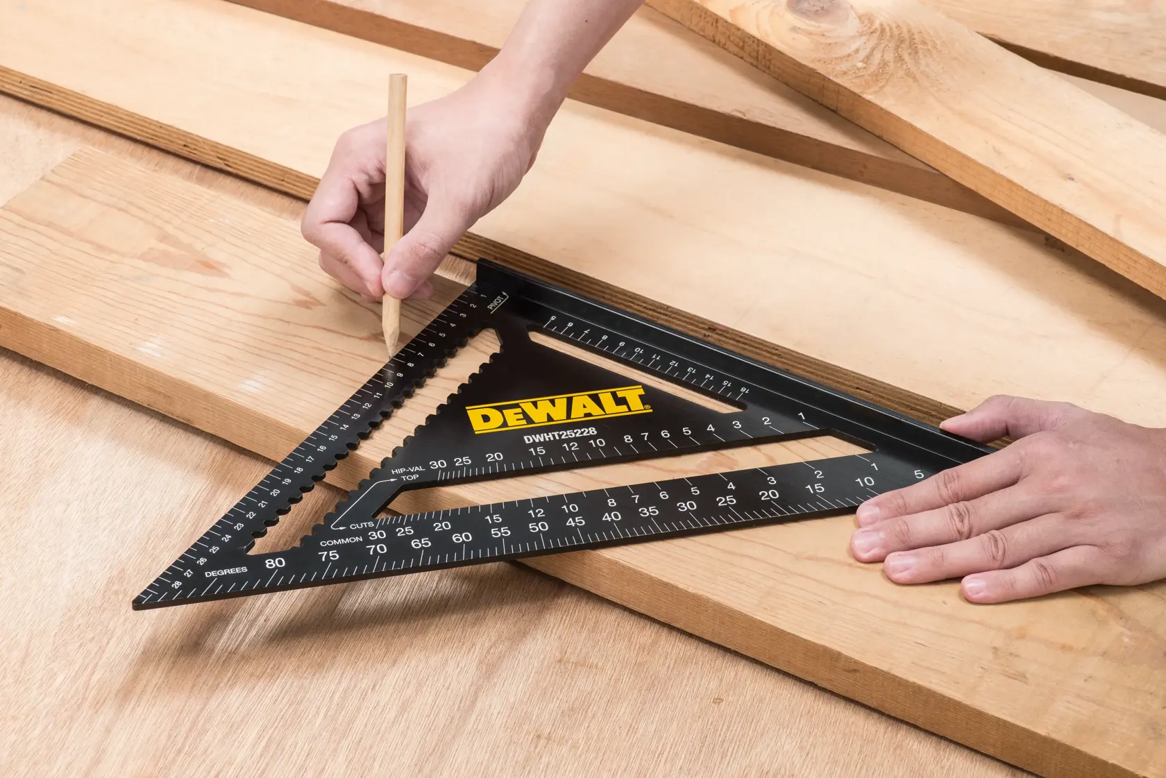Kątownik ciesielski DEWALT®®metryczny 18 cm