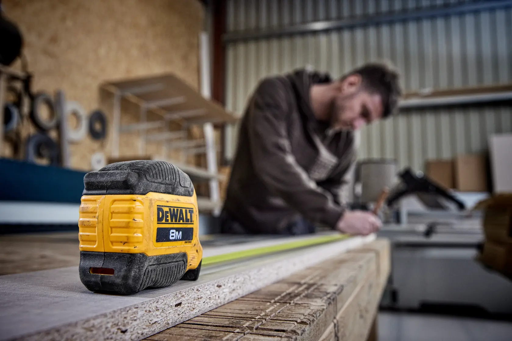 Kompaktowa miara zwijana DEWALT® Series 8 M (o szerokości 28 mm)