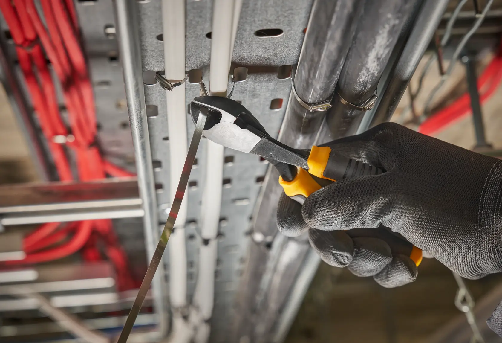 Szczypce tnące boczne DEWALT® 160 mm LH